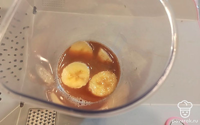 Далее вливаем молоко.