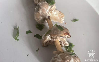 Подавайте с картофельным пюре или с запеченной картошкой.