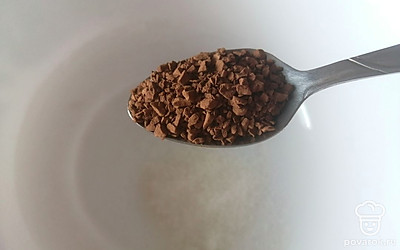 Добавить молотый кофе. 