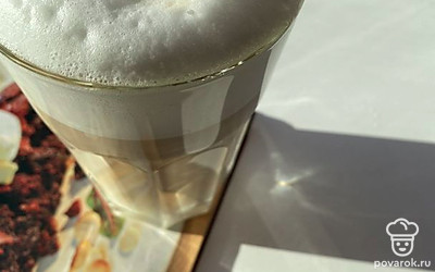 Дополните кофе вашим любимым десертом и наслаждайтесь!