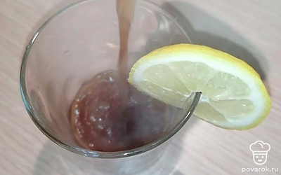 Налейте кофе до половины.