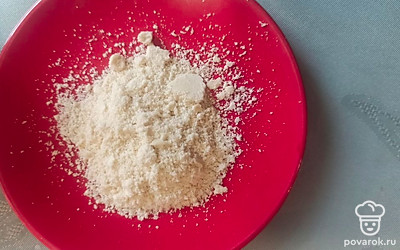 Измельчить орехи кешью. 