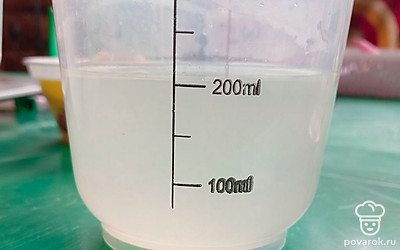 Сок лимона растворить в воде.
