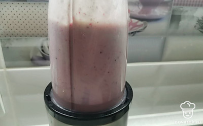 Пробейте до однородности несколько секунд. 