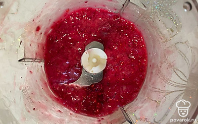 Пробейте клубнику.