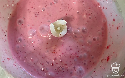 Налейте снежок и хорошо перемешайте.