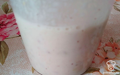 Хорошо взбейте смесь с помощью блендера.