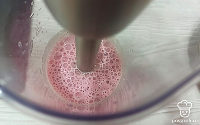 С помощью погружного блендера все пробиваем.