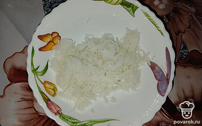 Отварить рис.