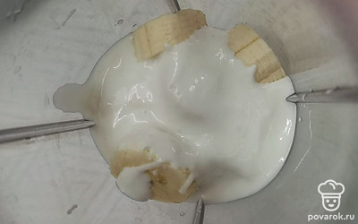 Добавить йогурт.