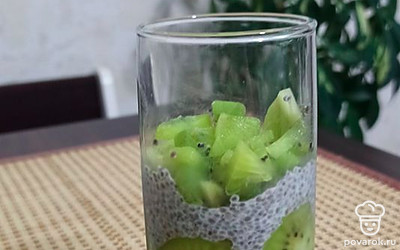 Смузи с семенами чиа можно подавать к завтраку вместе с травяным чаем или кофе.