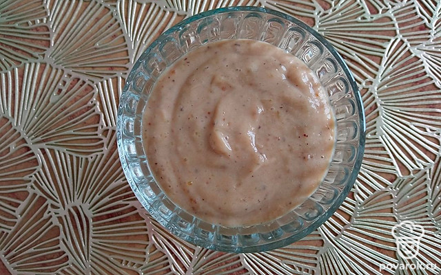 Смузи с бананом, йогуртом и финиками — Рецепт с фото