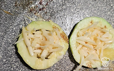 Выкладываем в кабачок.