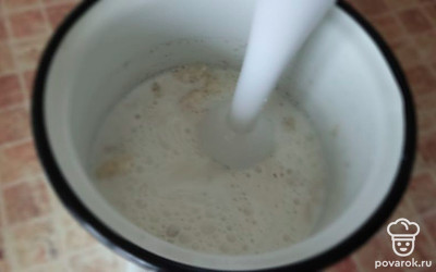 Пробейте погружным блендером до однородности. 