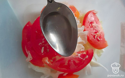 Добавьте растительное масло. 