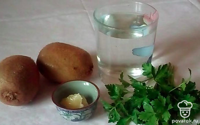 Подготовьте все ингредиенты. Киви помойте.