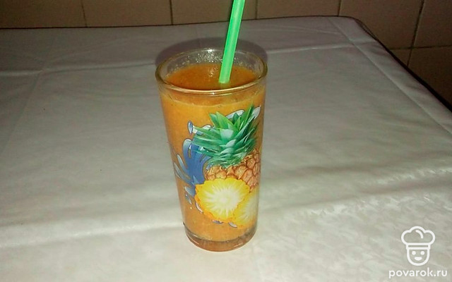 Витаминный смузи из яблока, петрушки и мокрови — Рецепт с фото