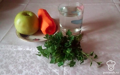 Подготовьте все ингредиенты. Помойте овощи, фрукты и зелень.