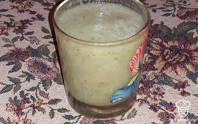 Смузи с сельдереем, бананом и фейхоа — Рецепт с фото