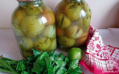 Подавайте маринованные овощи в качестве холодной закуски или с горячими вторыми блюдами.