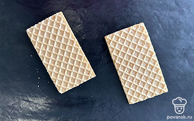 Хлебцы положите на коврик для выпечки. Отправьте в разогретую до 160 градусов духовку на 5-7 минут.