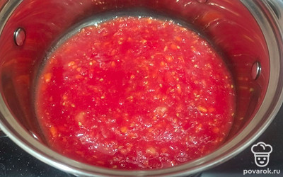 Далее выливаем смесь в кастрюлю и ставим на медленный огонь. Варим 10 минут. 
