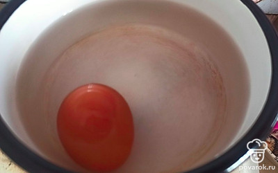 Яйцо отварите до готовности вкрутую (7 минут с момента закипания воды). 