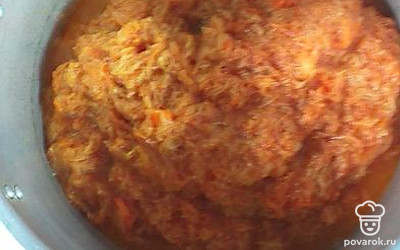 Ставим на огонь и тушим 20 минут.