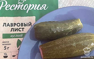 Подавайте огурцы с любым гарниром. Приятного аппетита!