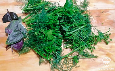 Всю зелень крупно нашинкуйте.