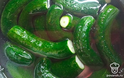 Через сутки наслаждаемся хрустящими огурчиками. Приятного аппетита!