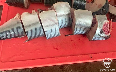 Рыбу почистить, плавники обрезать.