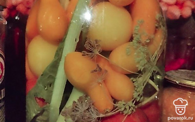 Зимой нас ждут вкусные, пикантные помидорчики. Приятного аппетита!