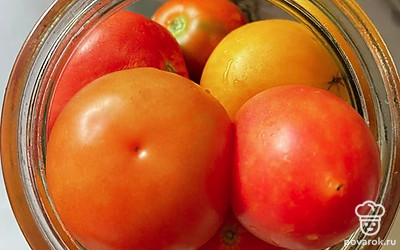 Сверху — помидоры. 