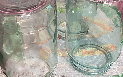 Подготавливаем чистые банки.