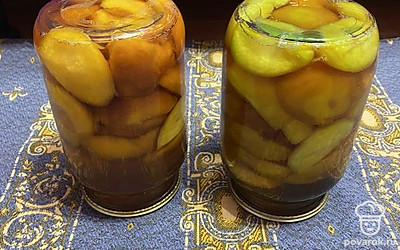 Закатываем банки, переворачиваем вверх дном.