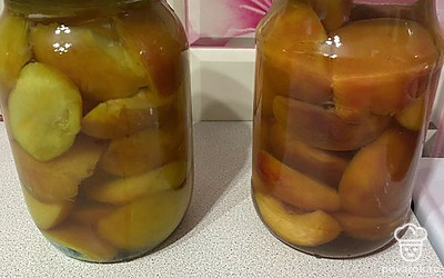 Сочные и очень вкусные персики в сиропе готовы к употреблению. Приятного аппетита!