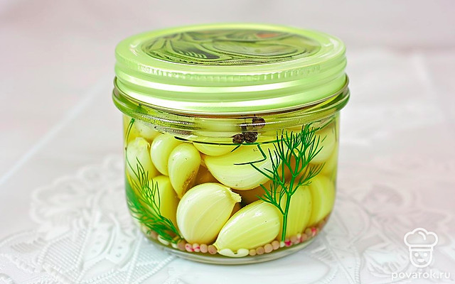 Маринованный чеснок с укропом — Рецепт с фото