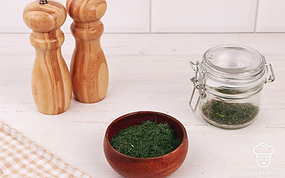 Для хранения сушеного укропа используйте керамическую посуду или стеклянную банку с крышкой.