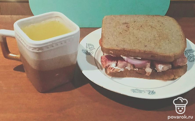 Сэндвич с грудинкой на поджаристом хлебе — Рецепт с фото