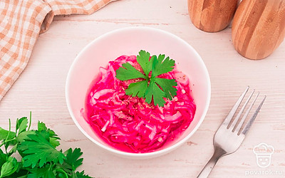 Готовую закуску подавайте к столу.