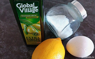 Для приготовления понадобится погружной блендер и высокая чаша. Масло обязательно охладить в холодильнике.