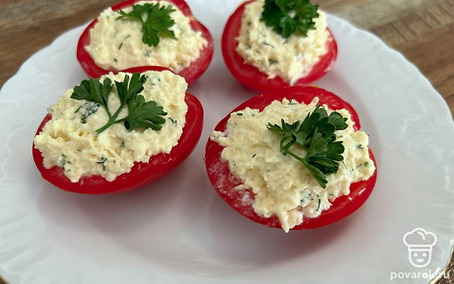 Фаршированные помидоры с чесноком — Рецепт с фото