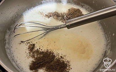 Добавьте к соусу любимые специи. В этом соусе отлично сочетаются такие специи: сушеный чеснок, соль и смесь перцев. 