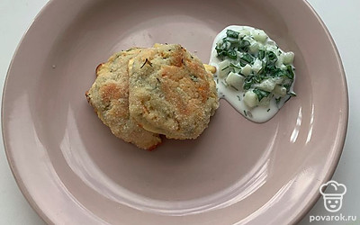 Подать с рыбными котлетами.