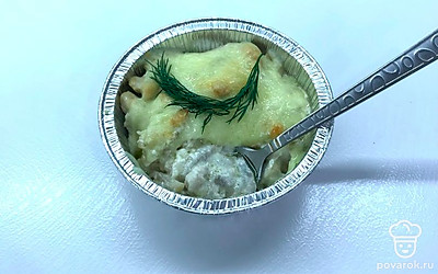 Подавайте в порционных формах, украсив веточкой укропа.