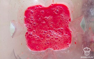 Пробить помидоры блендером.