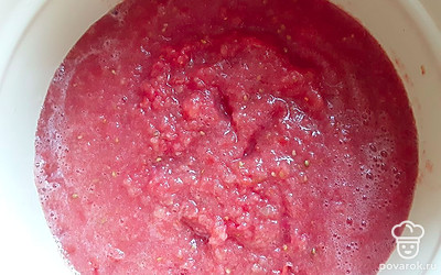 Поставьте измельченные овощи на огонь. Варите без крышки 1 час от момента закипания при слабом побулькивании, периодически помешивая.