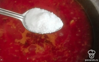 Кладем соль. Здесь тоже все индивидуально.