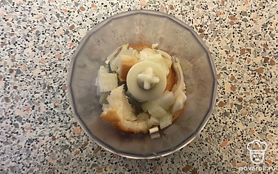 В блендере смешиваем эти два ингредиента до однородной кашицы.